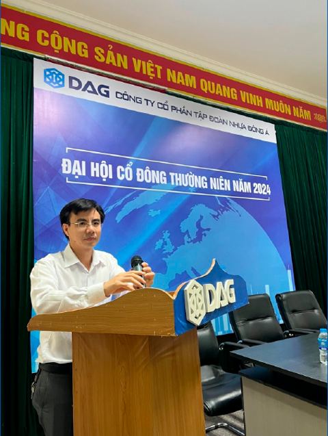 ThS. Tạ Văn Bình đang trình bày tại đại hội cổ đông